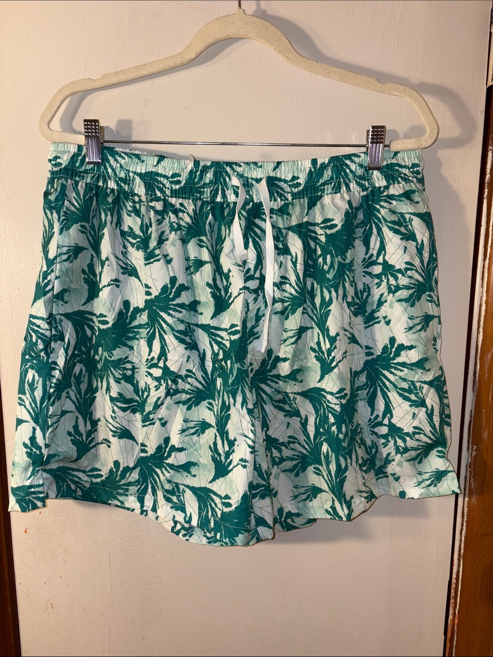 Men Swim Trunks w/ drawstring and 2 front pockets. Unisex